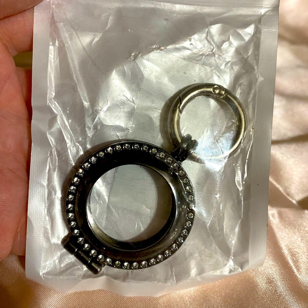AirTag keychain case